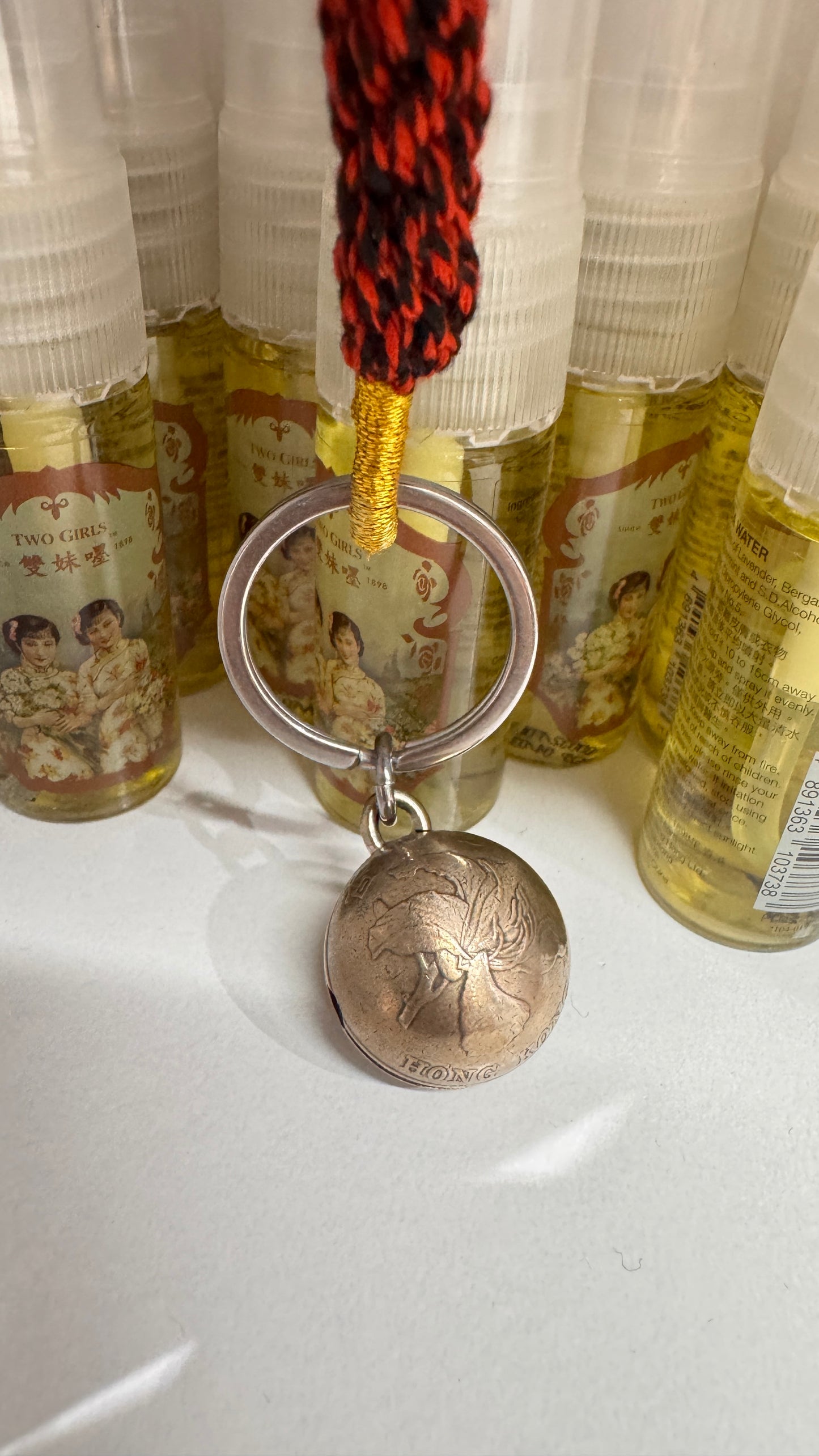 香港の1997年の返還記念硬貨で作られたベル