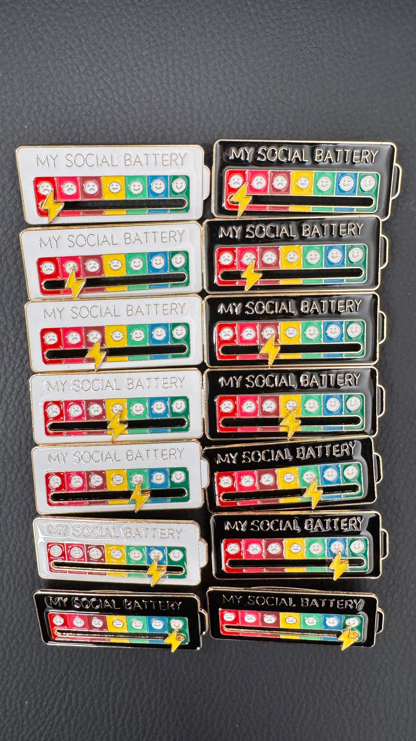 私のソーシャルバッテリー　my social battery  ピン