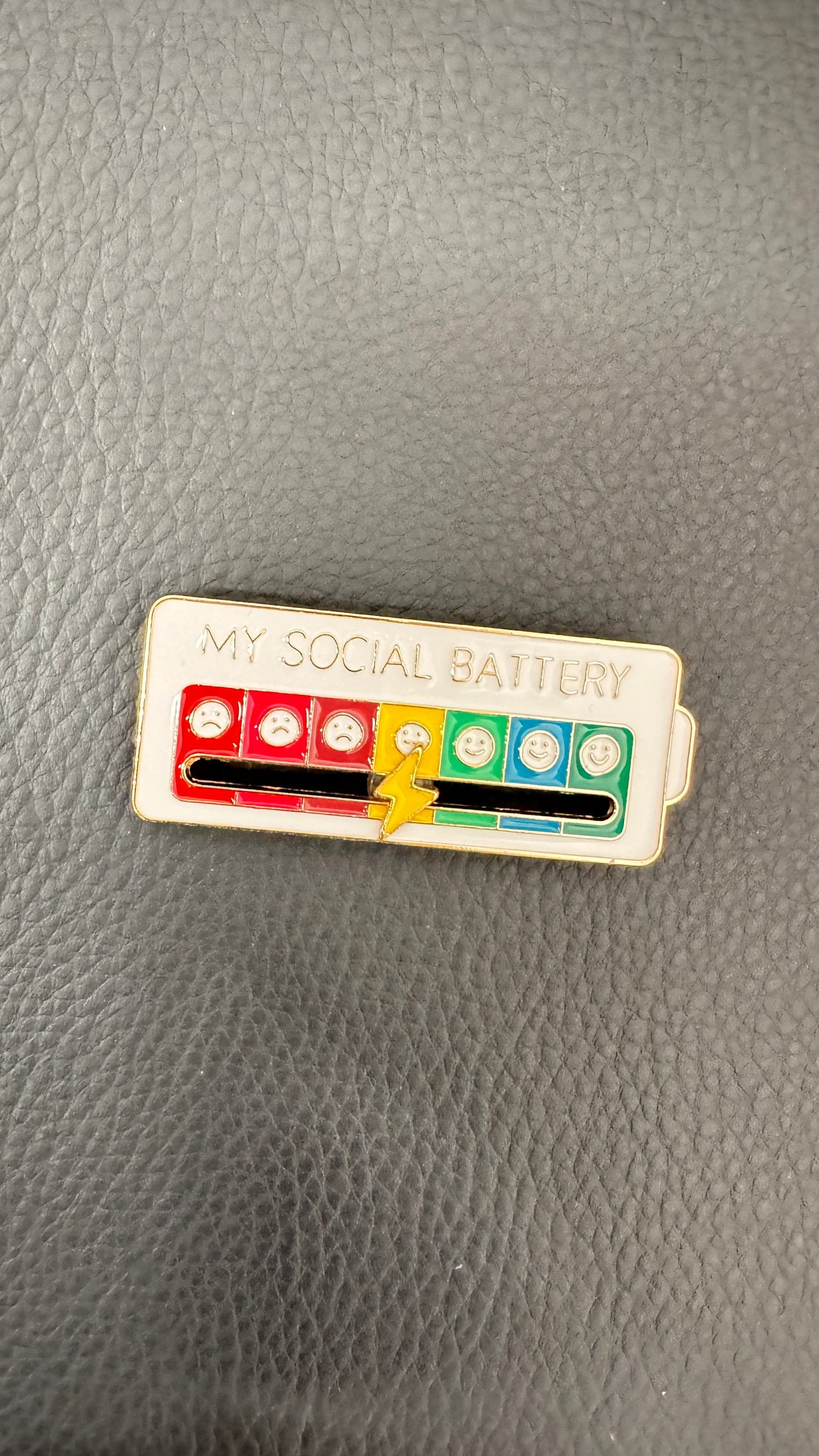 私のソーシャルバッテリー　my social battery  ピン