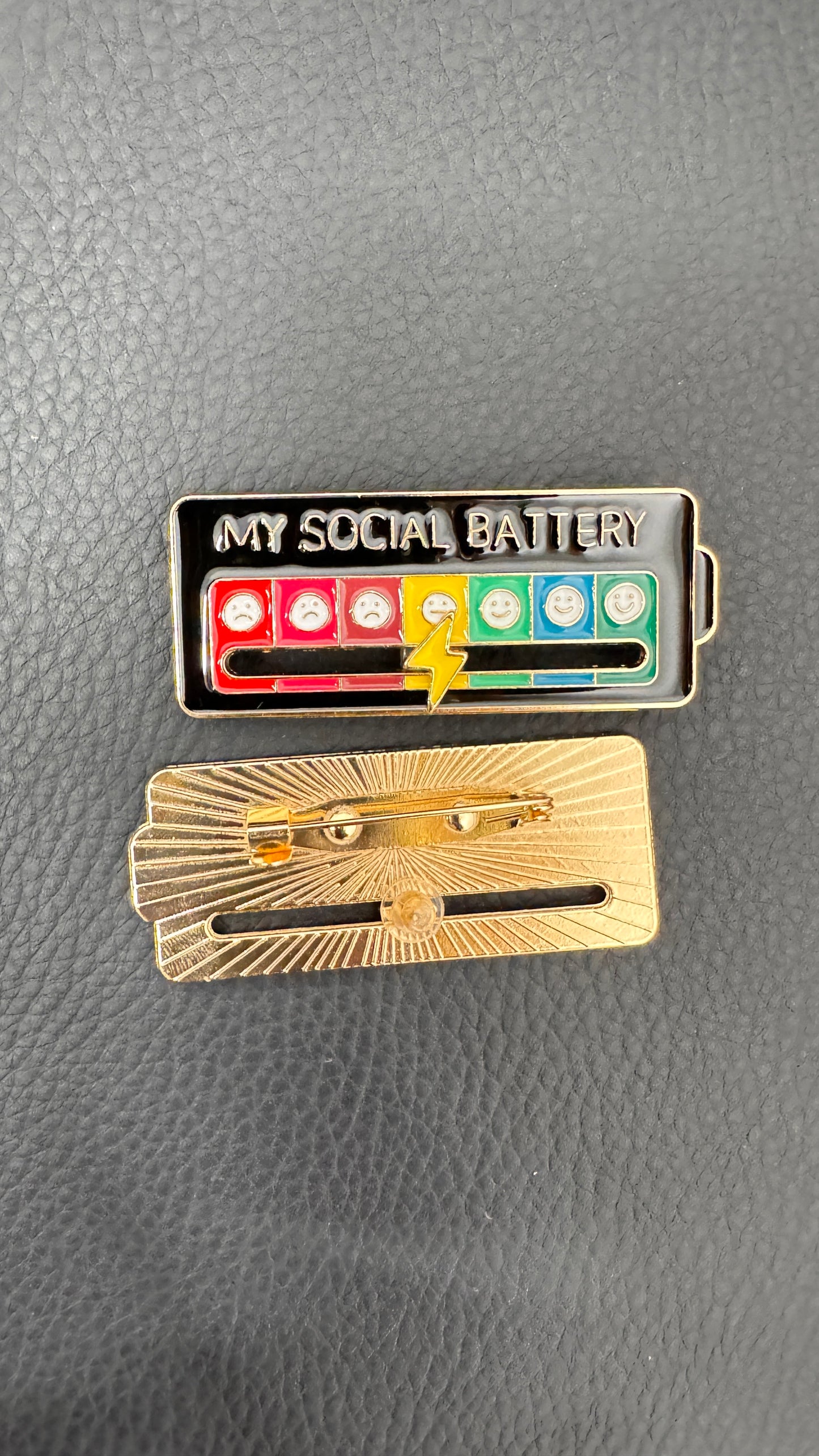 私のソーシャルバッテリー　my social battery  ピン