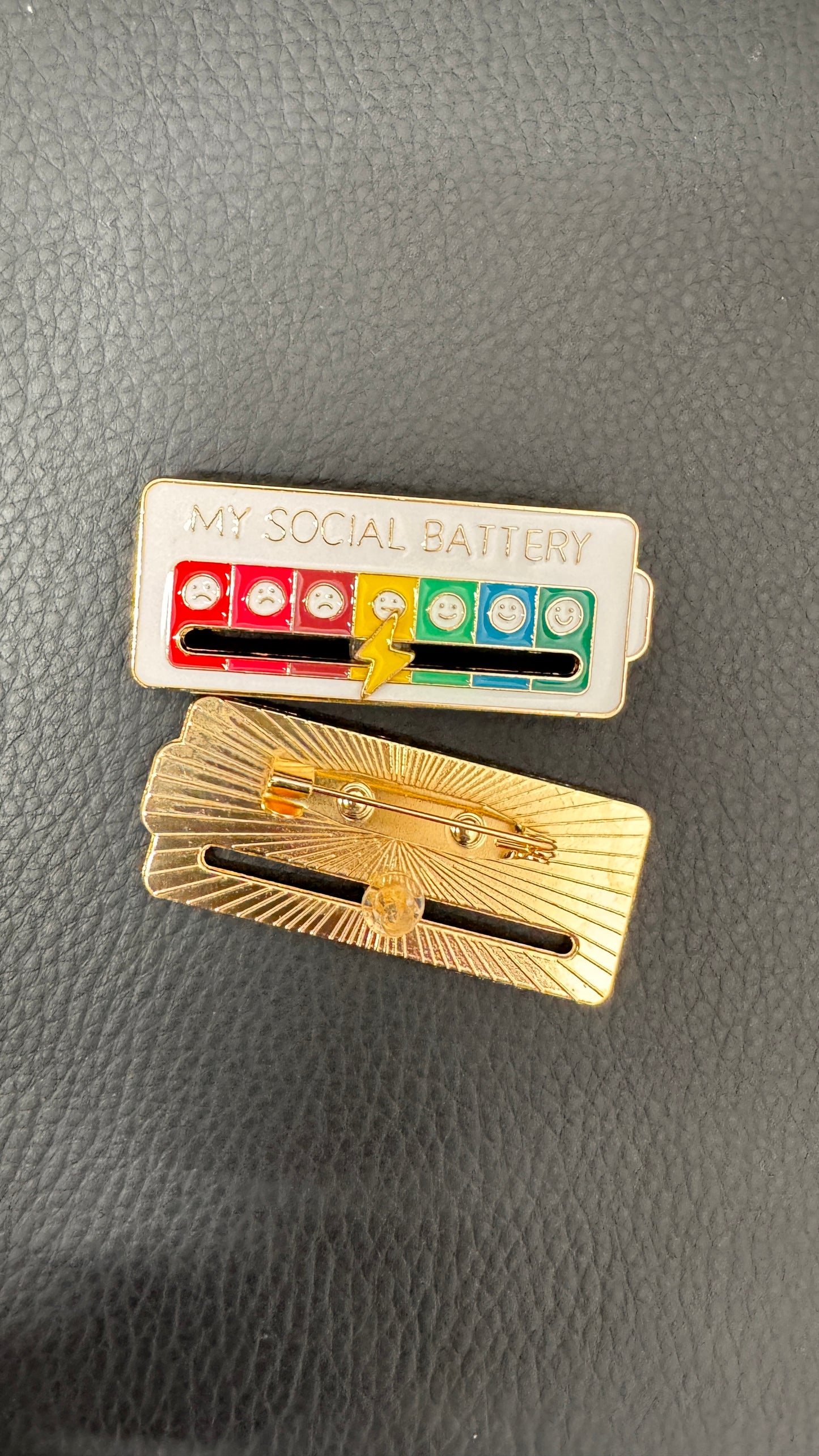 私のソーシャルバッテリー　my social battery  ピン