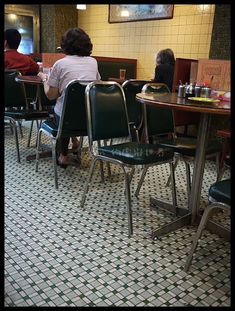 香港茶餐廳床タイル　ピアス　香港製
