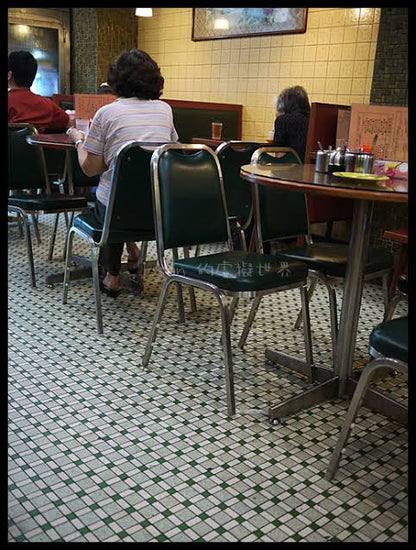 香港茶餐廳床タイル　ピアス　香港製