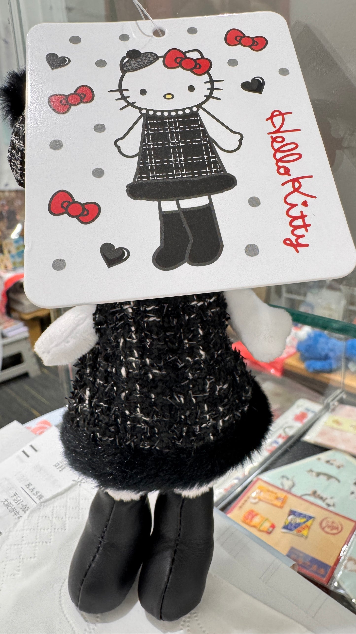 Hello Kitty スタイルアップマスコット　ツイードドレス　キーホルダー