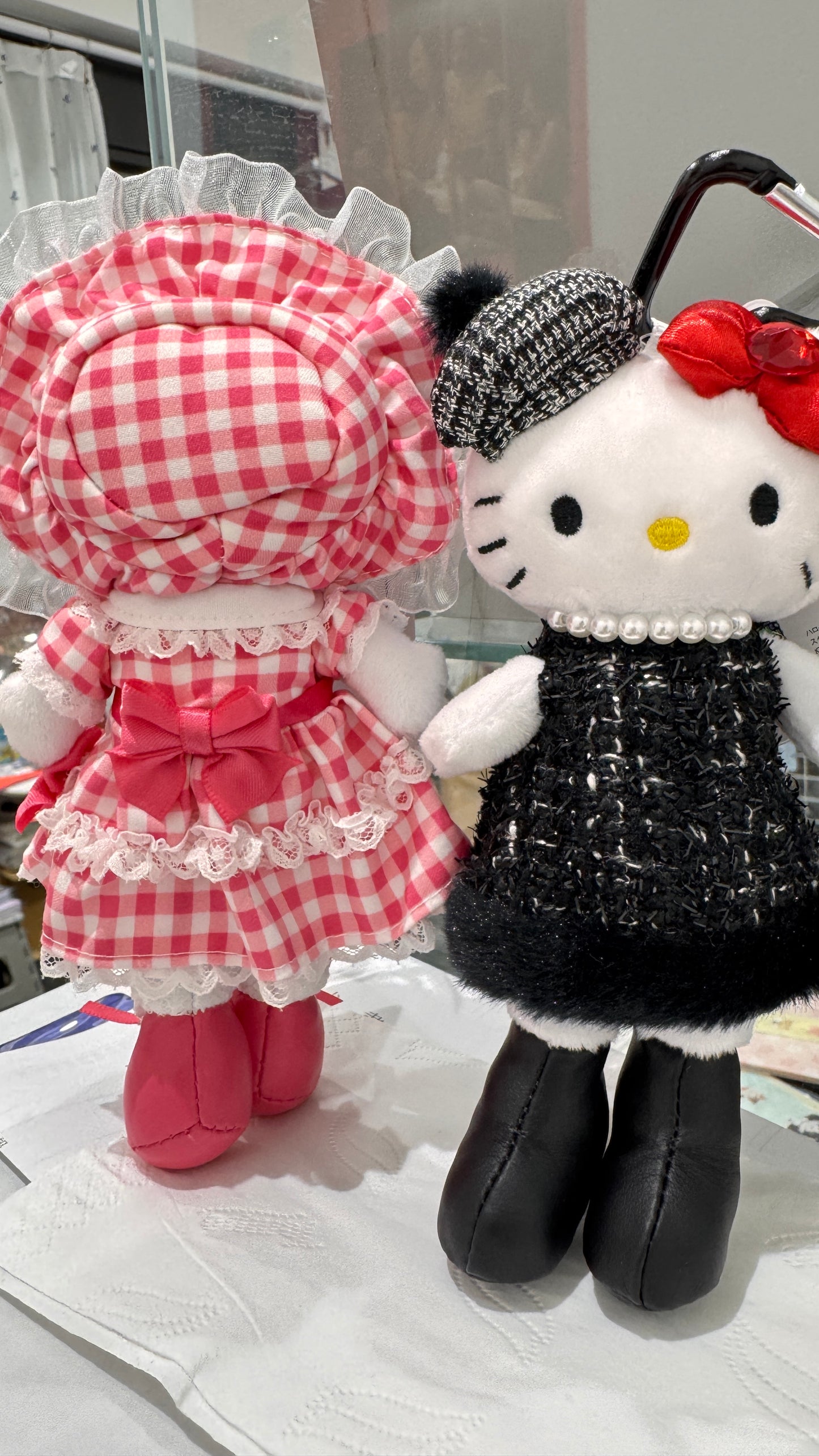 Hello Kitty スタイルアップマスコット　ツイードドレス　キーホルダー