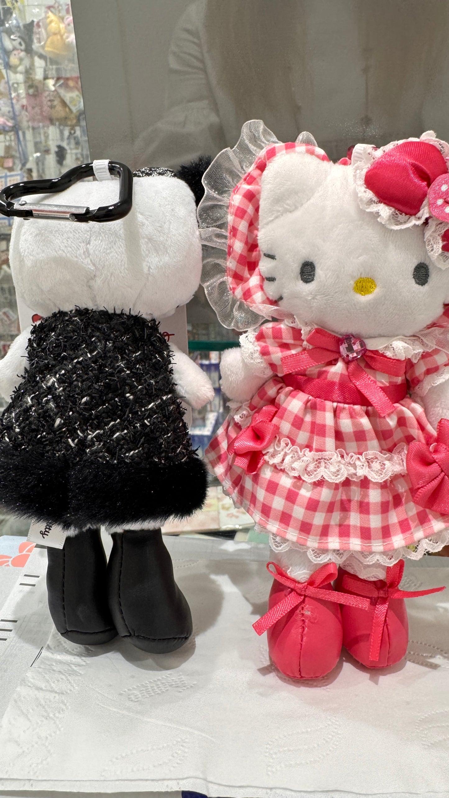 Hello Kitty スタイルアップマスコット　ツイードドレス　キーホルダー