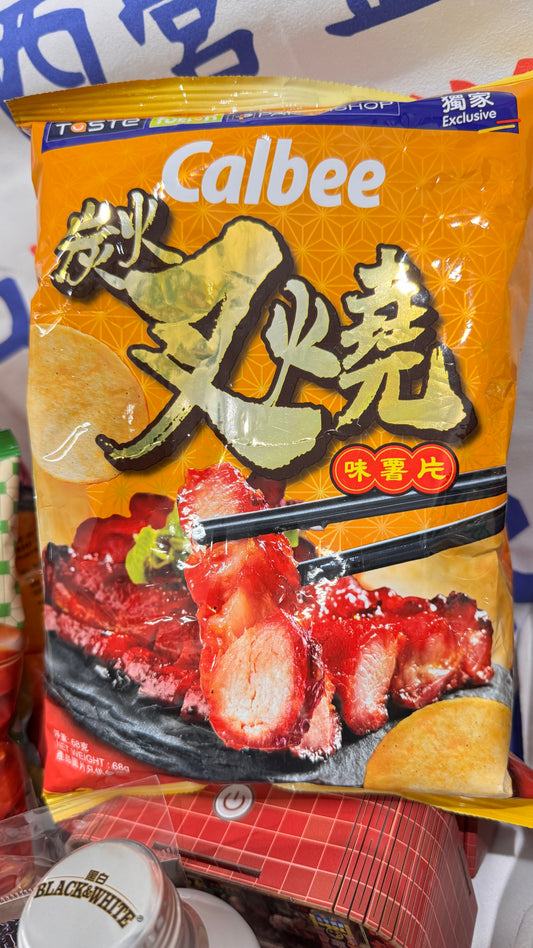 Calbee チャーシュー風味のポテトチップス　香港製　68g
