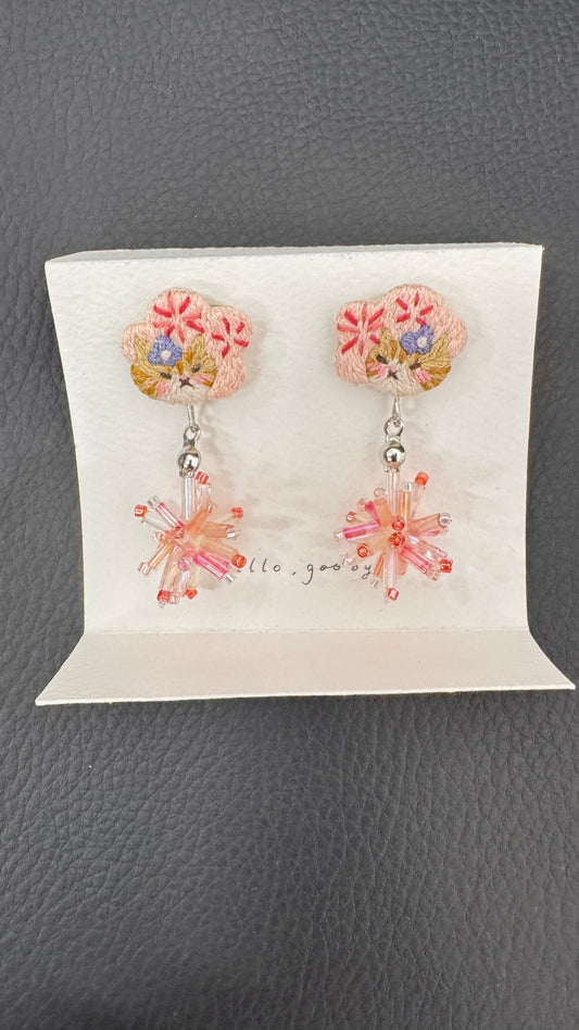 手刺繍ピアス4