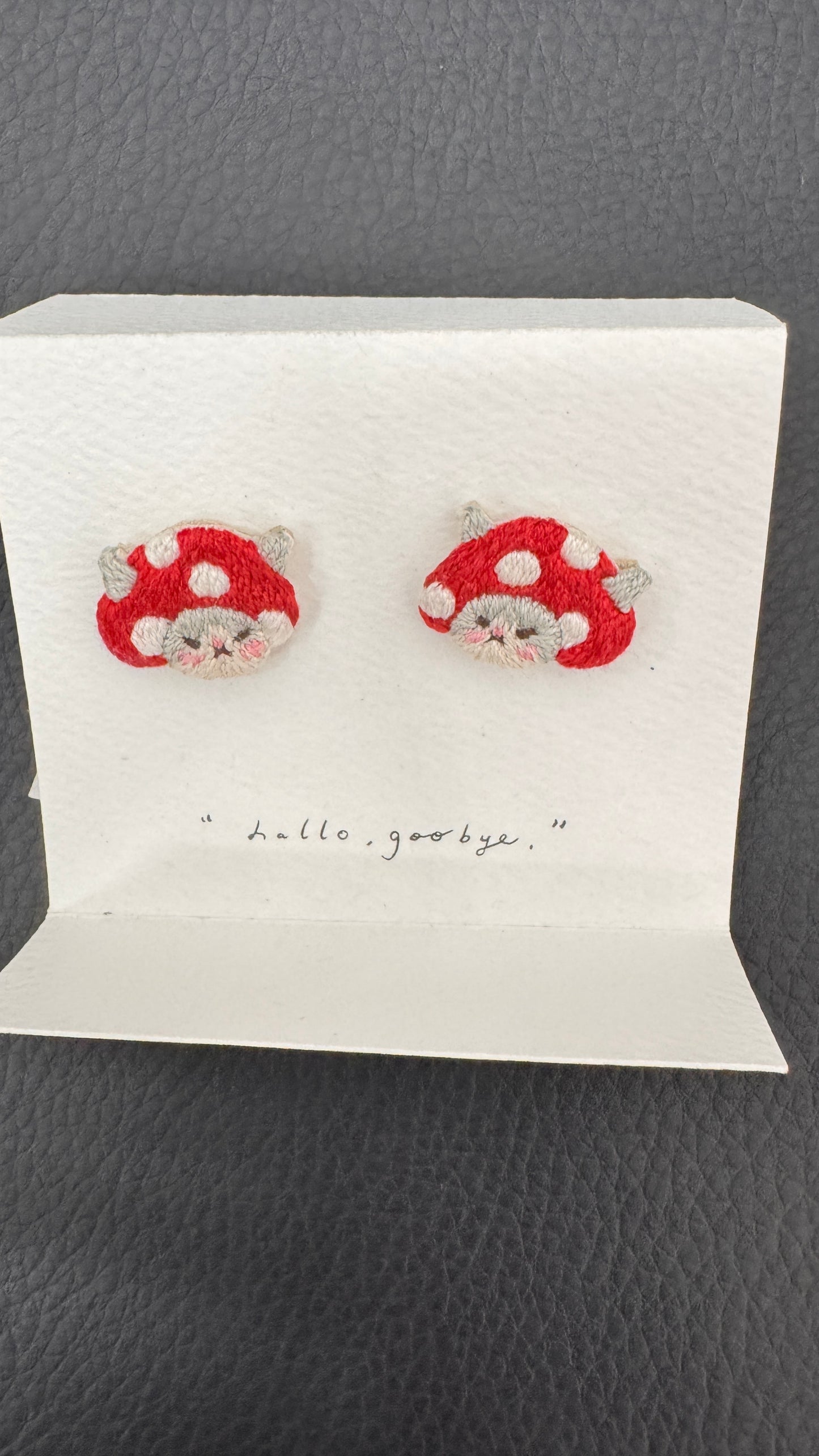 手刺繍ピアス1