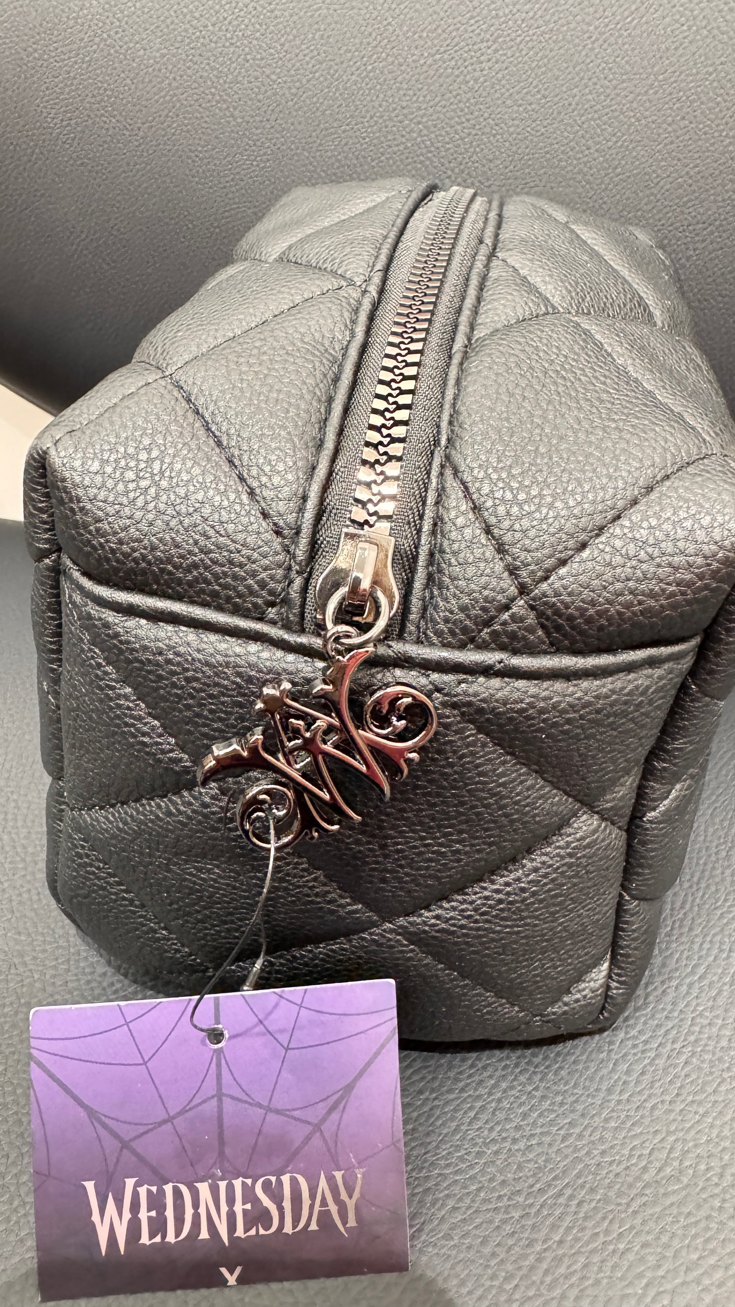 Wednesday ポーチ　黒