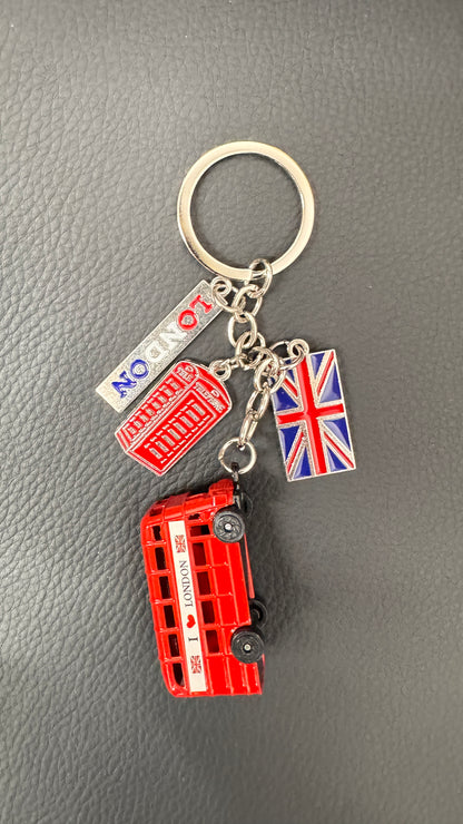 イギリスのバス　キーホルダー　吊り下げ飾り付き